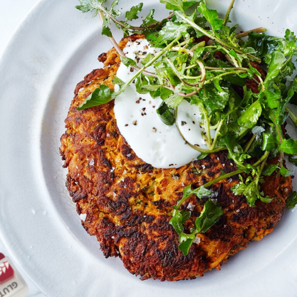 GLUTENFREIE KAROTTEN-PFANNKUCHEN MIT JOGHURT