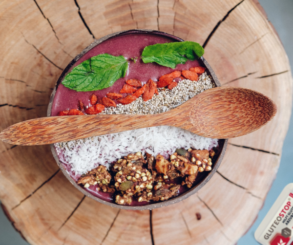 GLUTENFREIE SMOOTHIE BOWL MIT HAFER