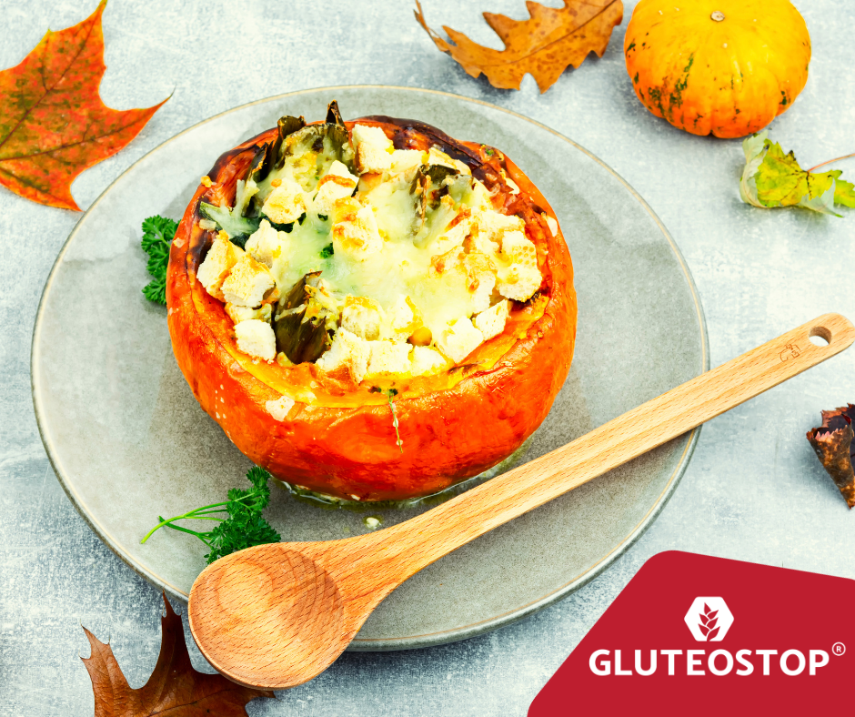 GEFÜLLTER HOKKAIDO-KÜRBIS MIT QUINOA, SPINAT UND FETA